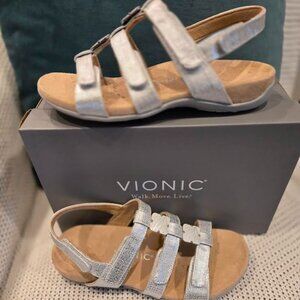 Vionic Amber Silver Metallic Sandal Size 7